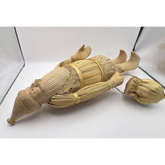 Vintage Folk Art Santa Figurine with Basket Handcrafted Wood and Straw Statue - Picture 7 of 12